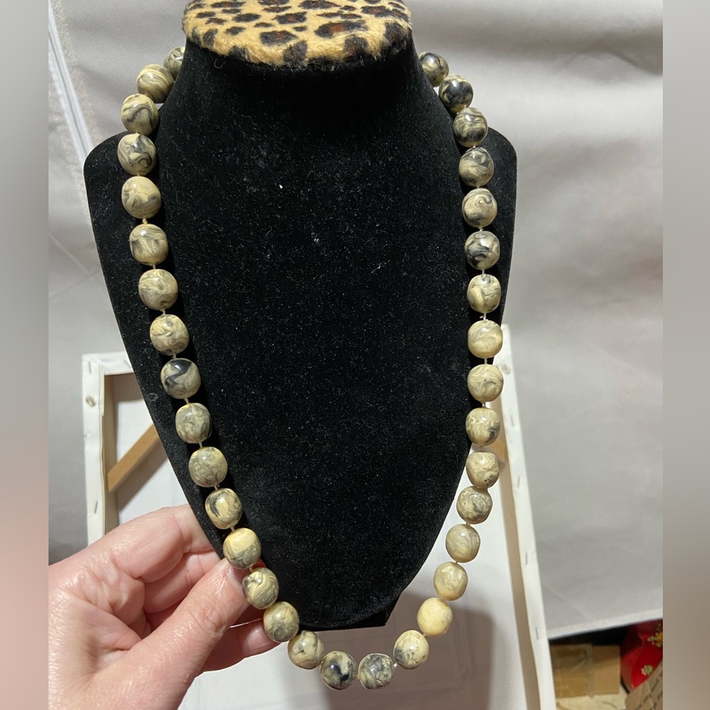 Vintage Marbled Beaded Necklace.  Man-Made Materials
